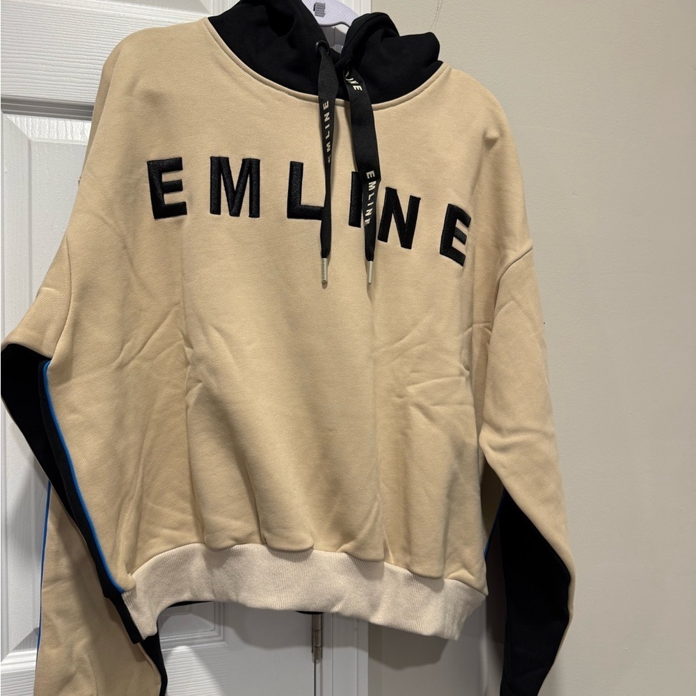 EMLINE trendy hoodie with black embroidered logo